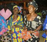 Femmes qui participent au spectacle